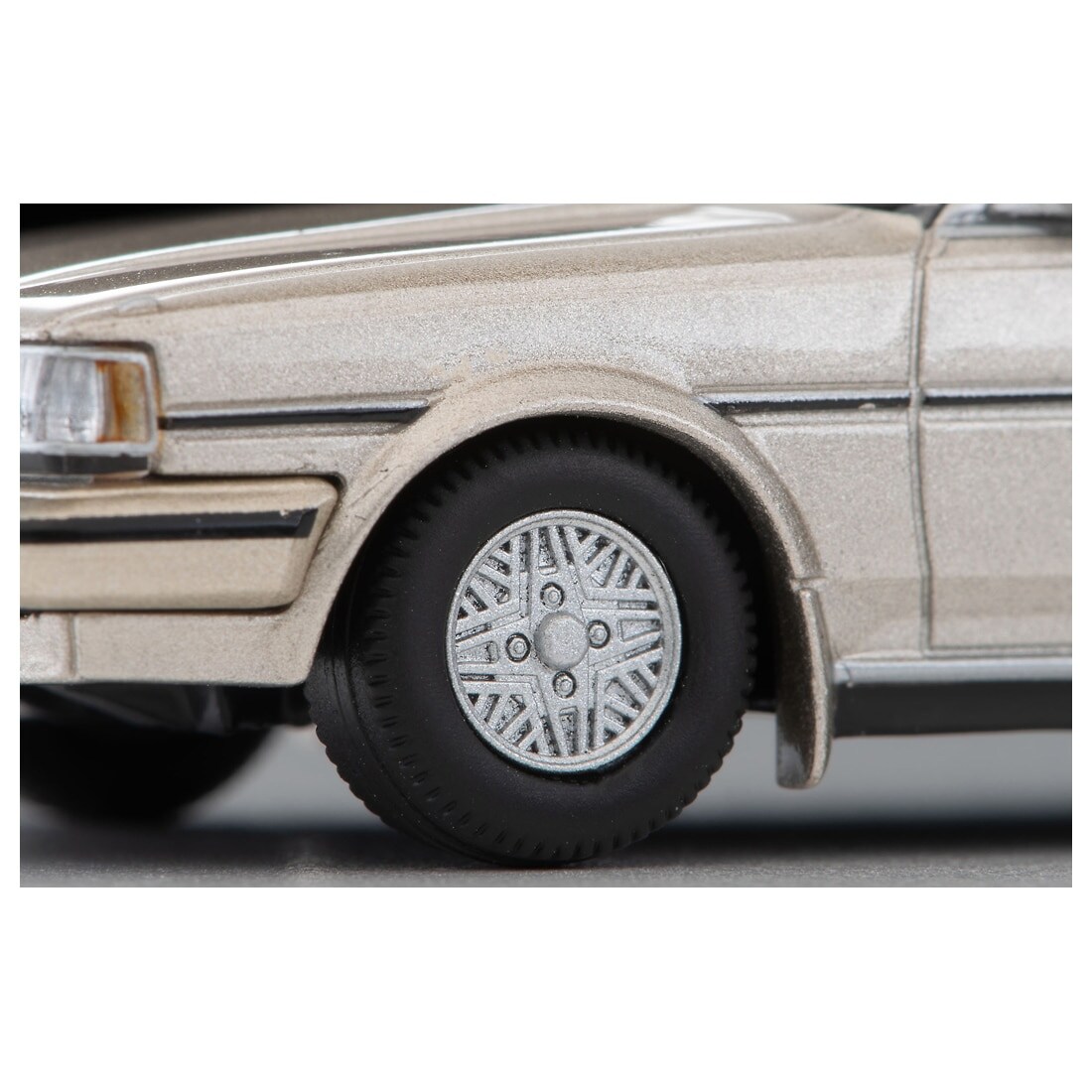 トミカリミテッドヴィンテージネオ LV-N137c トヨタ クレスタ スーパールーセント ツインカム24 (ベージュ) 87年式