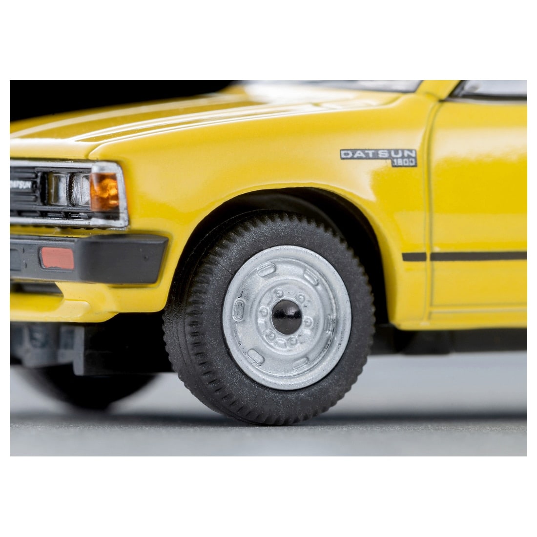 トミカリミテッドヴィンテージネオ LVーN 373b ダットサン トラック キングキャブ GL (黄) 83年式